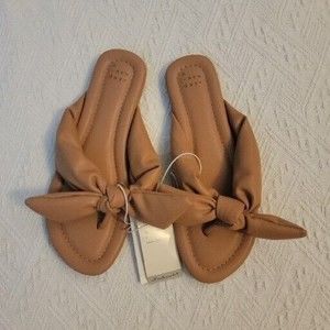 A New Day Adley Bow Flip Flop Sandals Size 9 NWT Cushioned Brown Tan